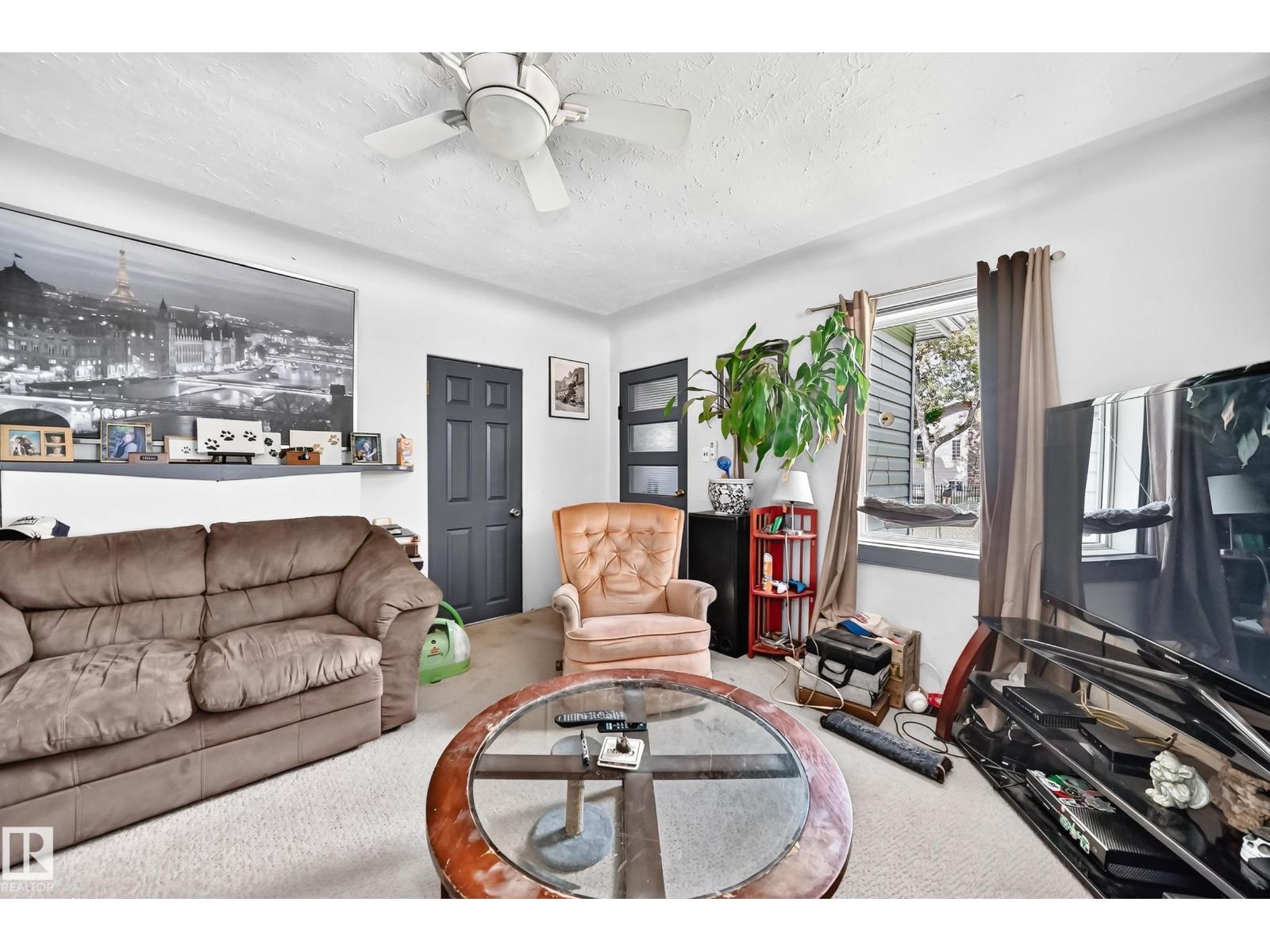 11939 89 ST NW - 10
