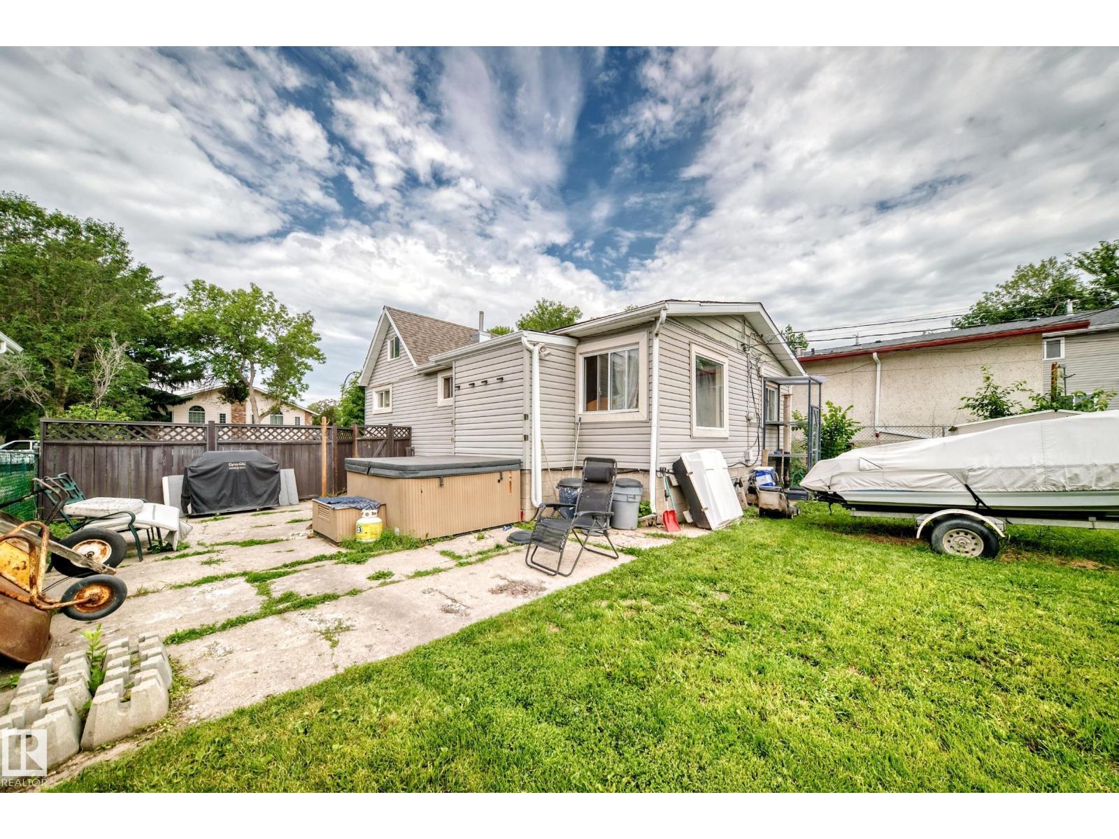 11939 89 ST NW - 38