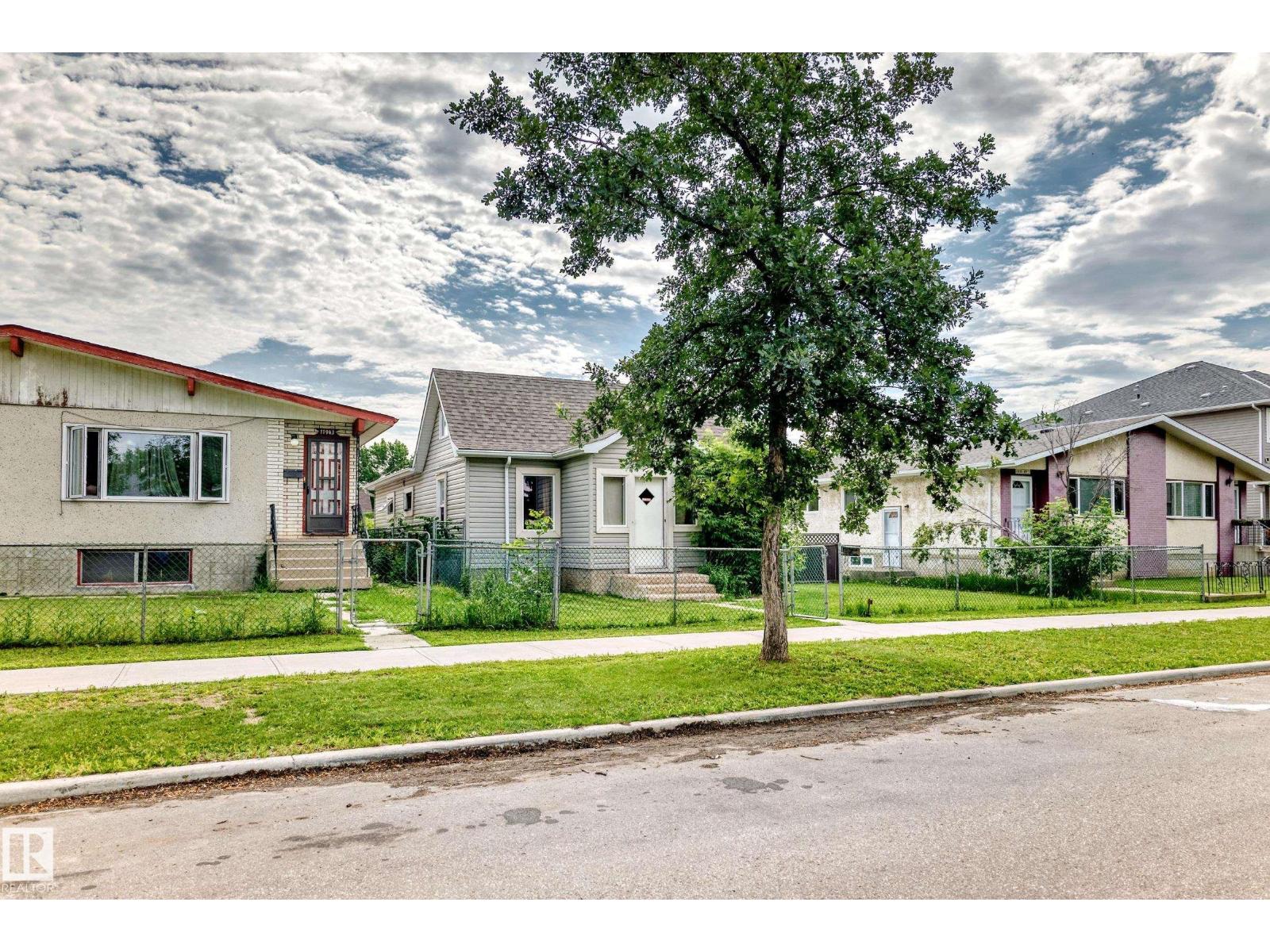 11939 89 ST NW - 44