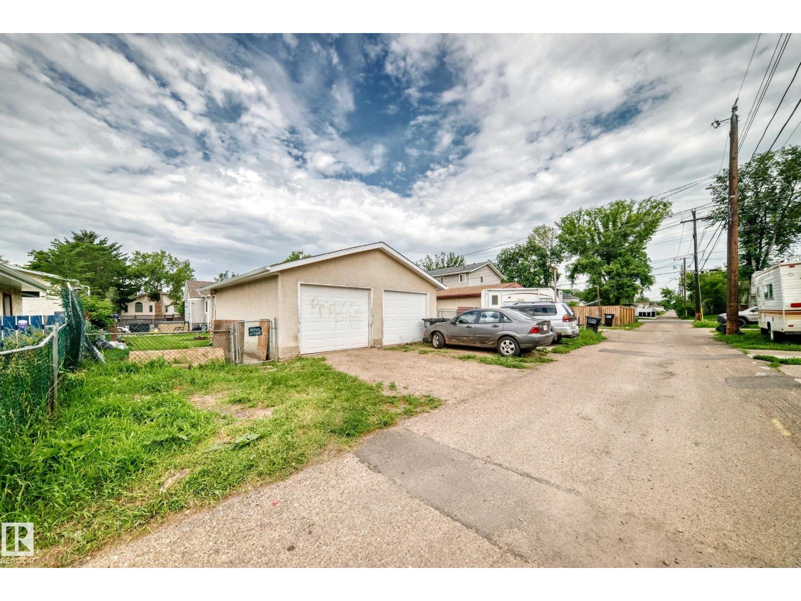 11939 89 ST NW - 31