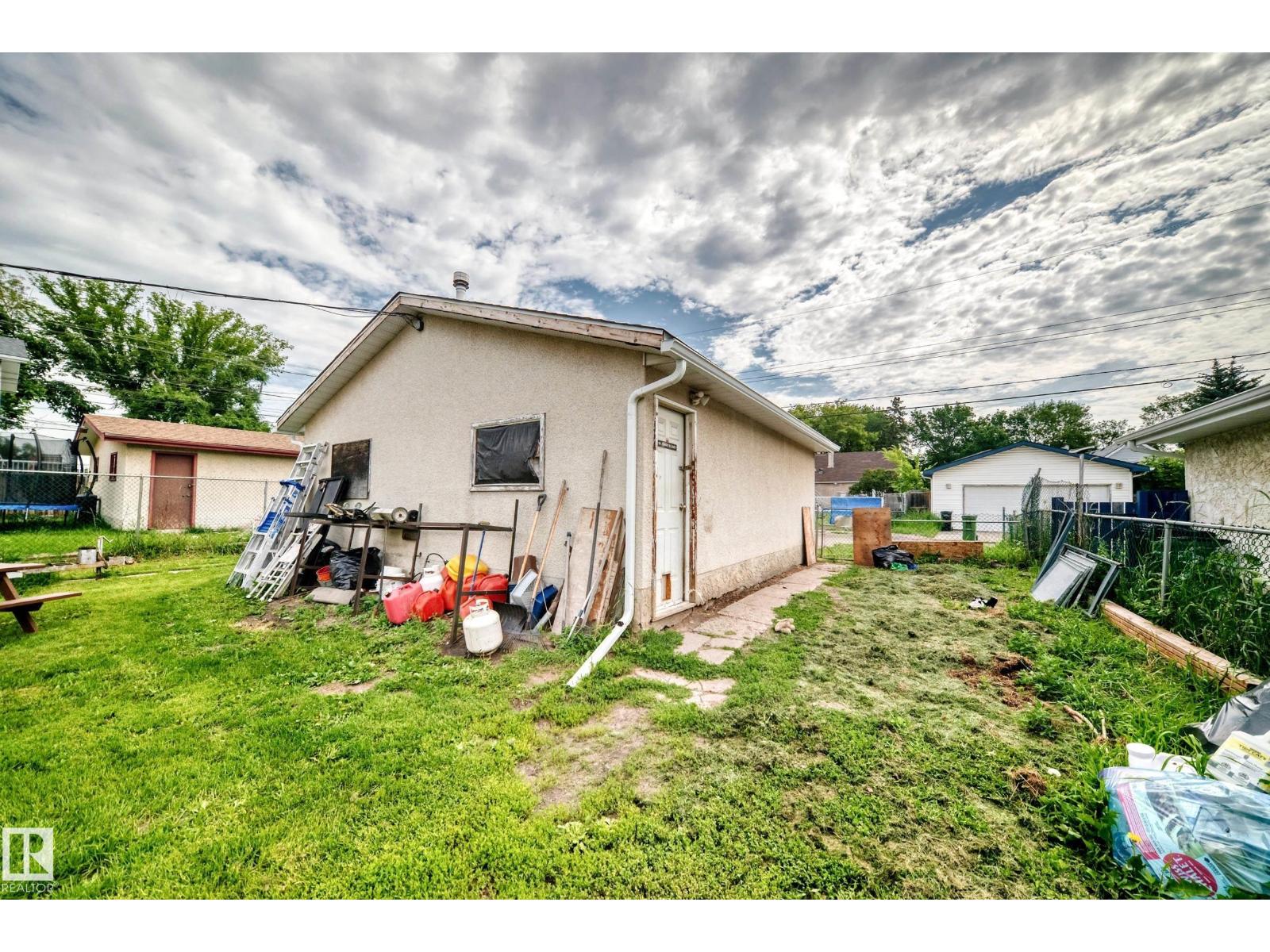 11939 89 ST NW - 34