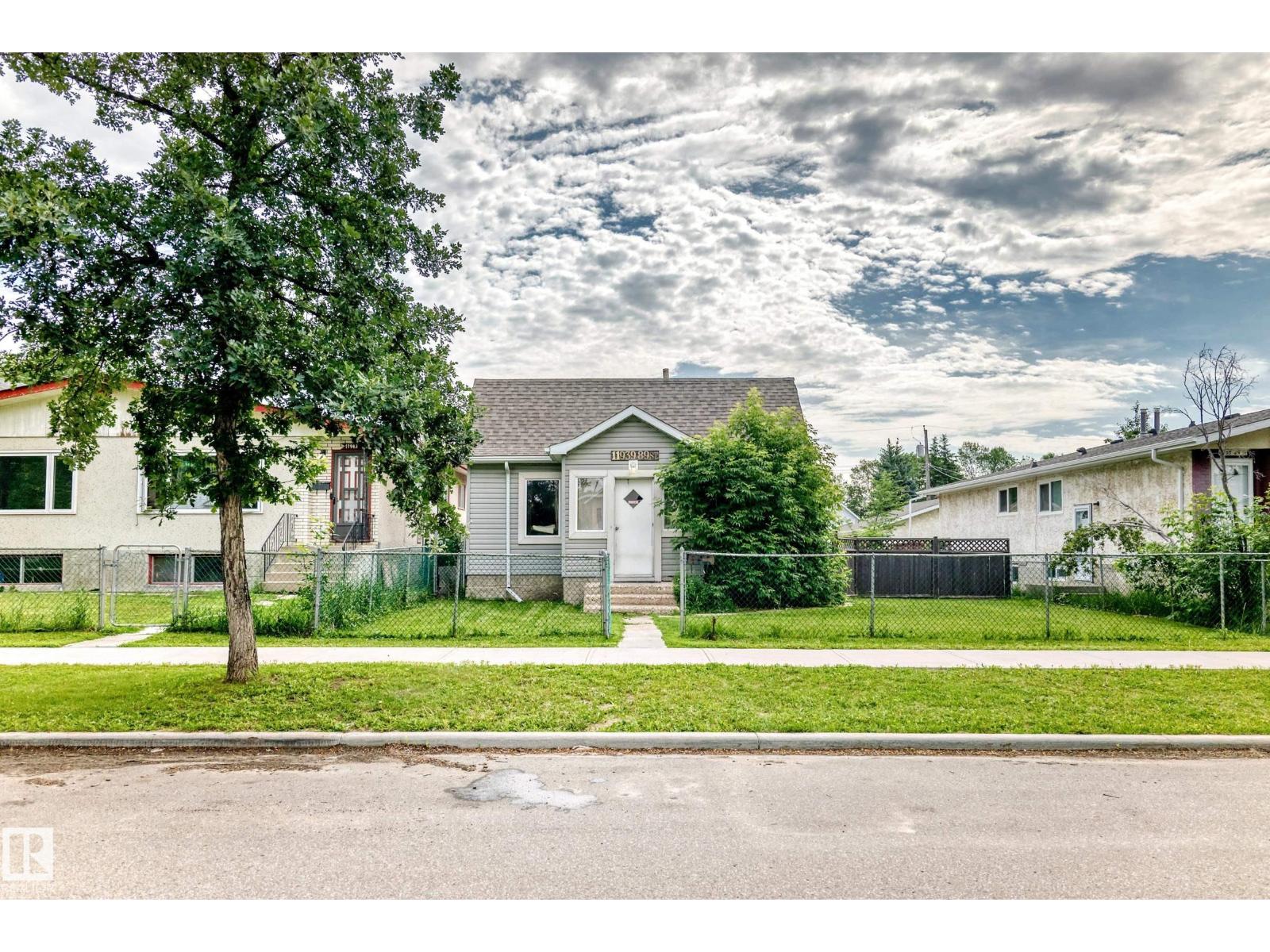 11939 89 ST NW - 42