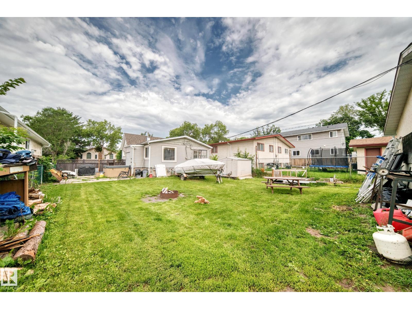 11939 89 ST NW - 37