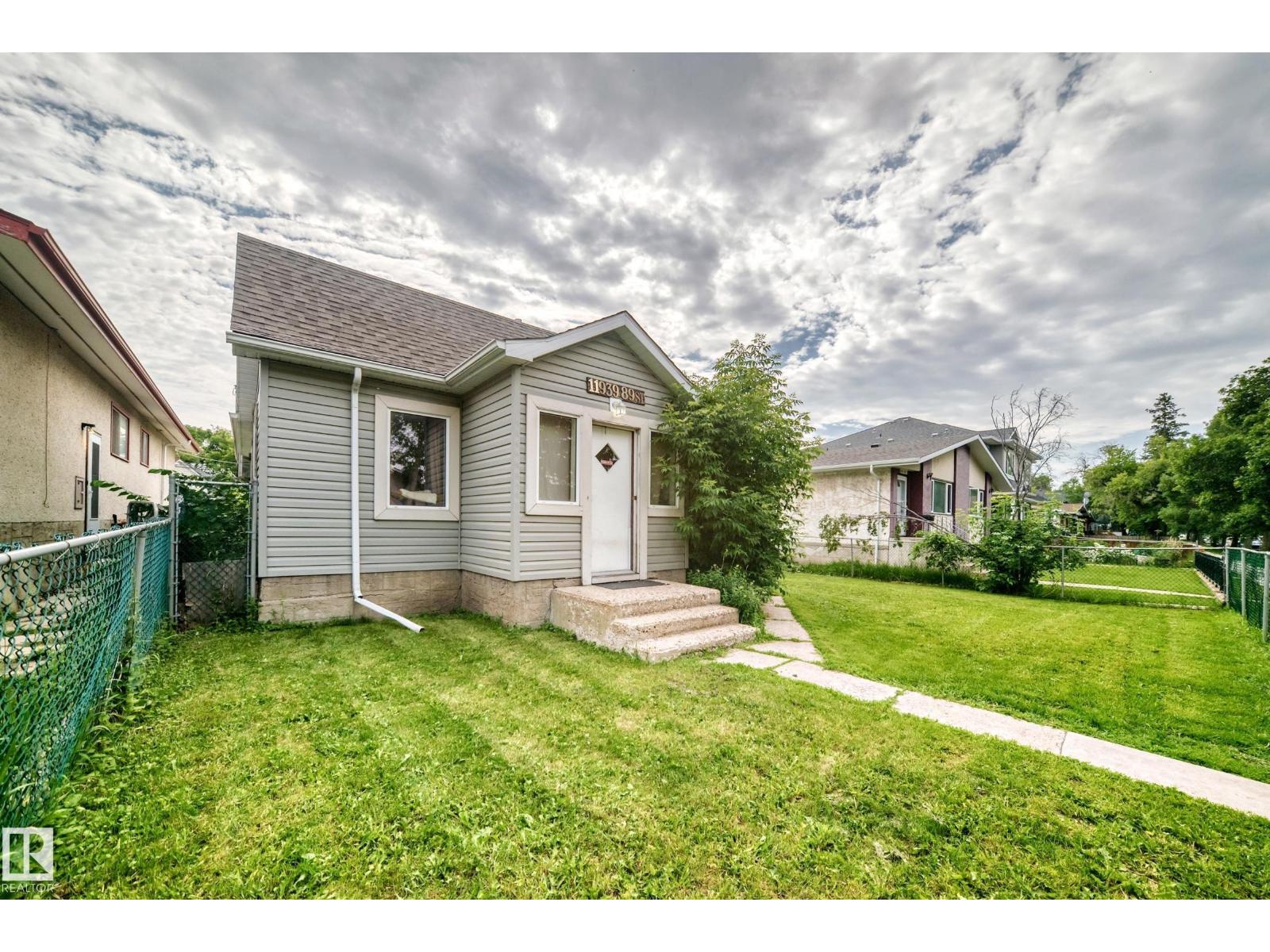 11939 89 ST NW - 41