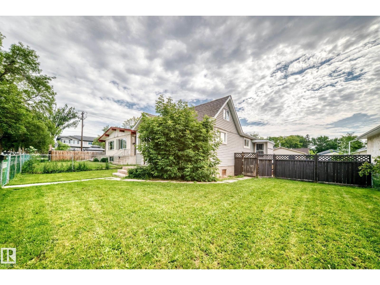 11939 89 ST NW - 40