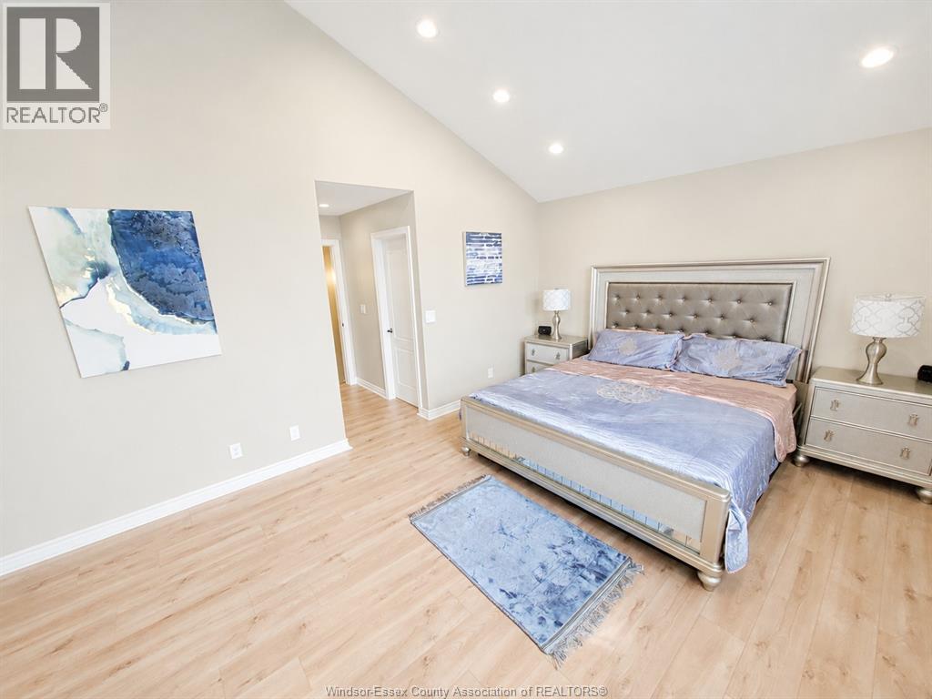 242 DONALD CRESCENT - 24