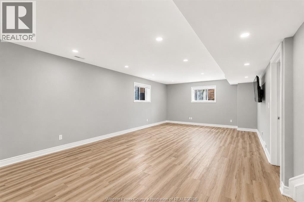 242 DONALD CRESCENT - 28