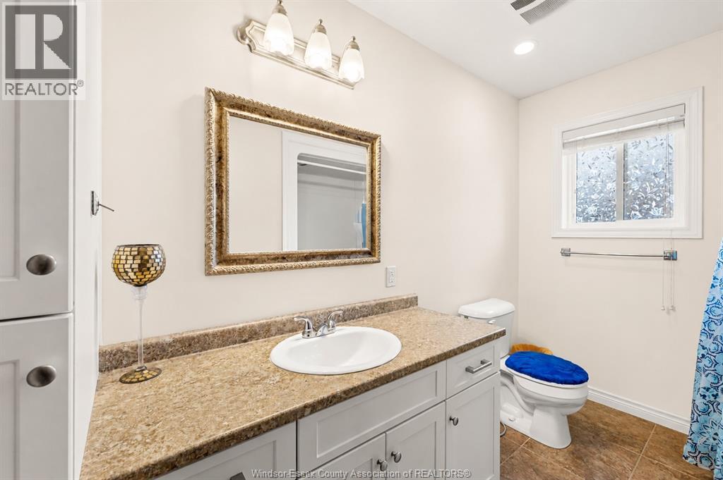 242 DONALD CRESCENT - 19
