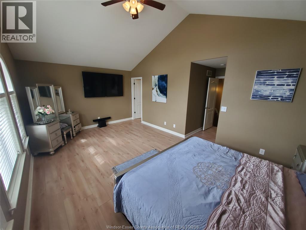 242 DONALD CRESCENT - 23
