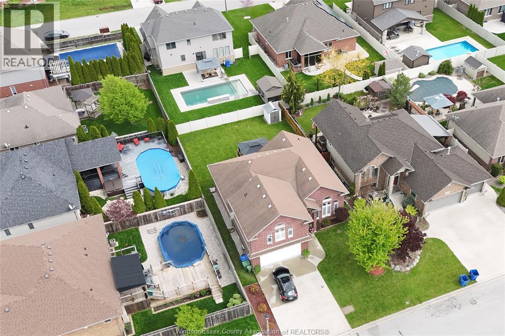 242 DONALD CRESCENT - 43