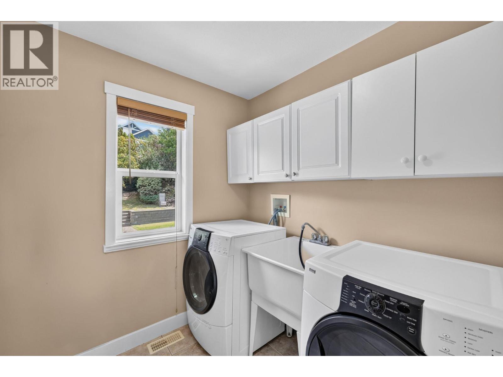 10425 Sherman Drive, Lake Country