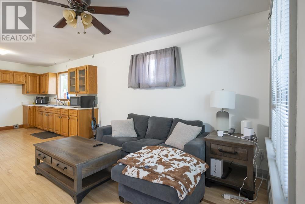 185 Empress Ave S - 4