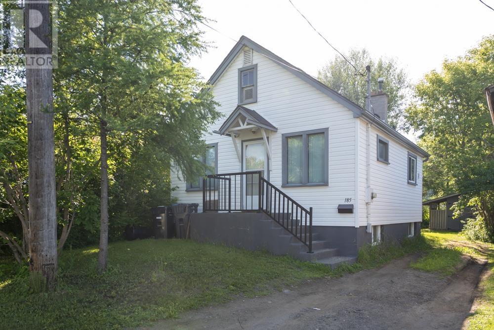 185 Empress Ave S - 1
