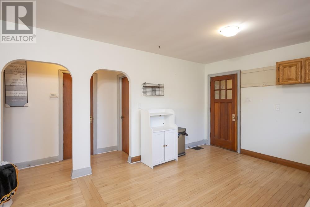 185 Empress Ave S - 8