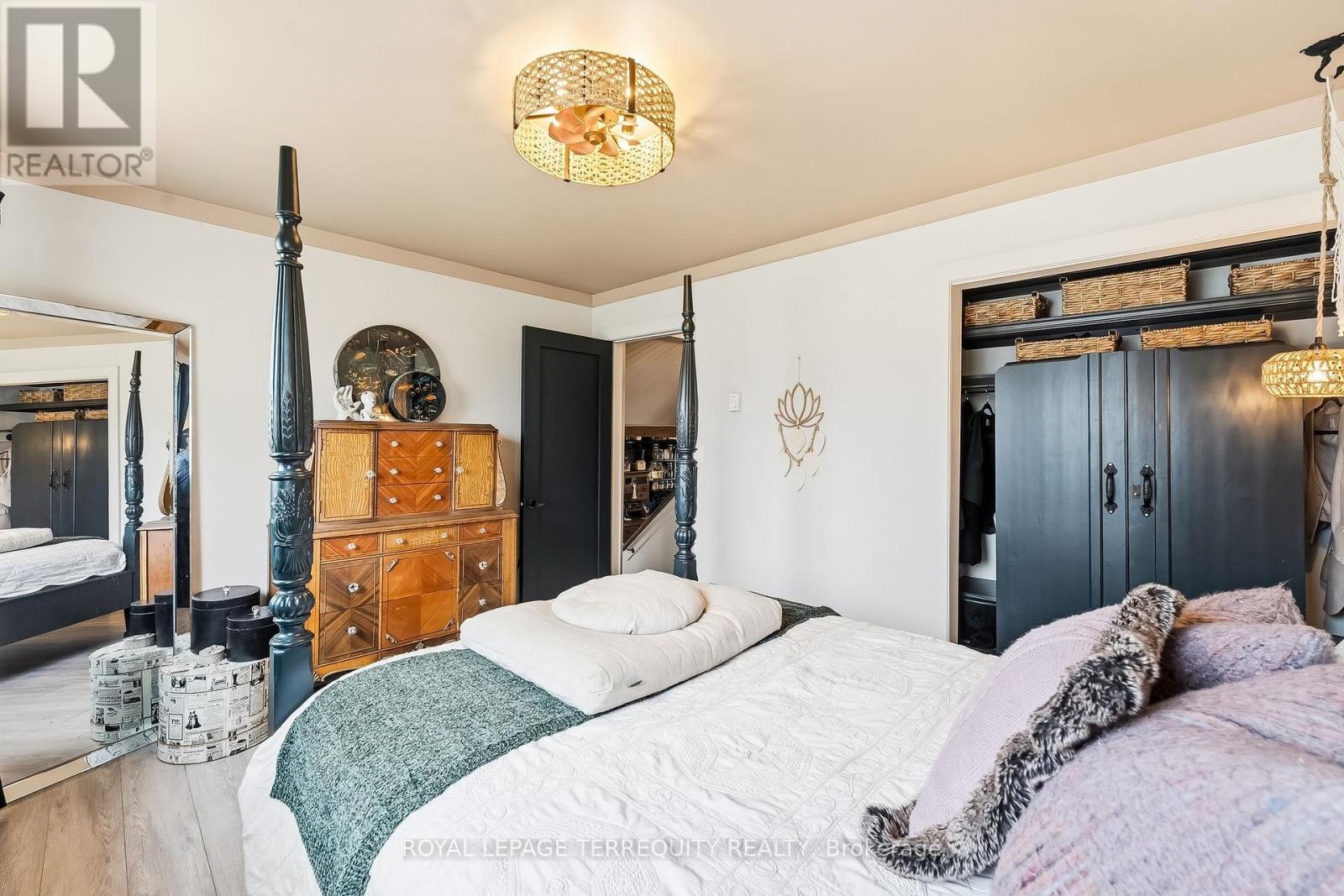65 BOOTH STREET S - 16