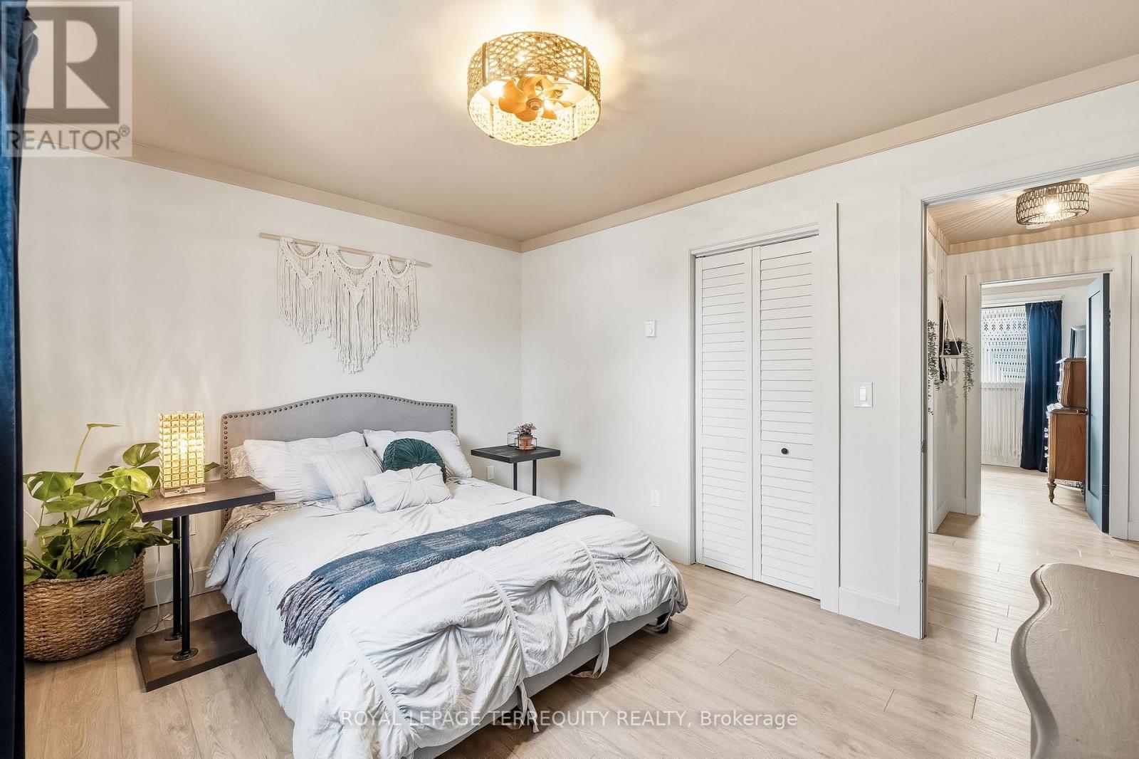 65 BOOTH STREET S - 18