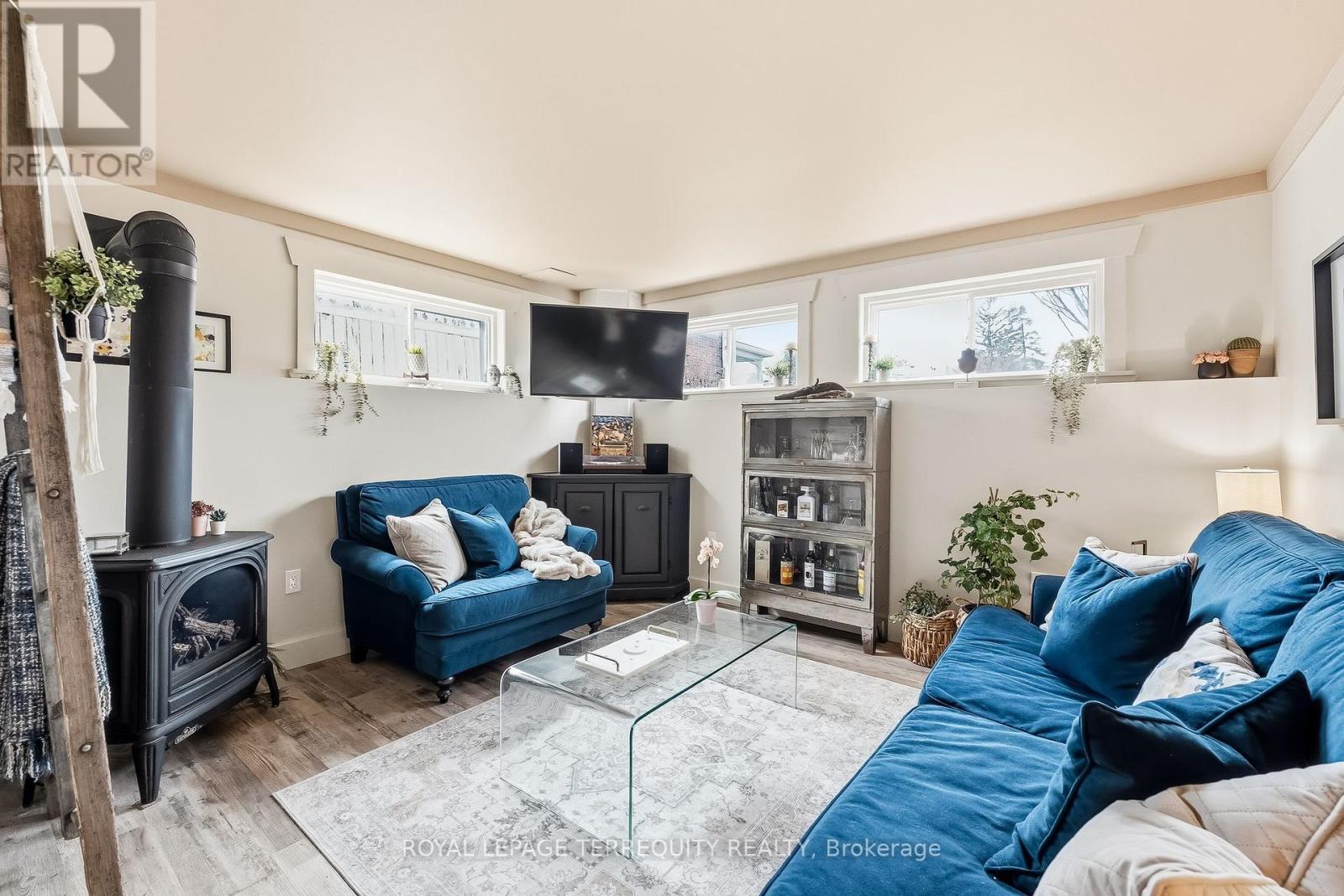 65 BOOTH STREET S - 22