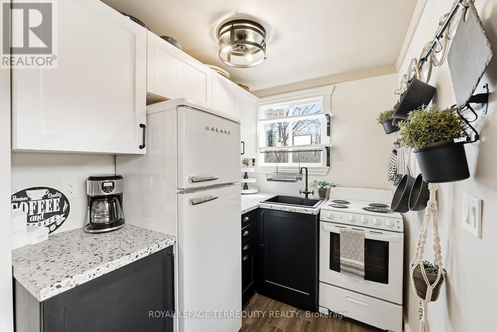 65 BOOTH STREET S - 39