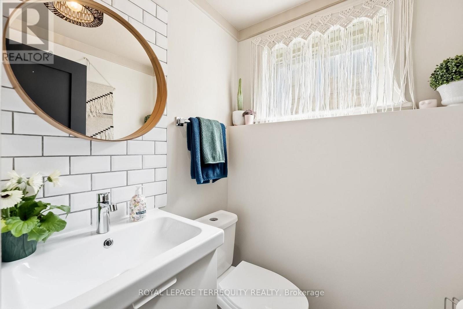 65 BOOTH STREET S - 25