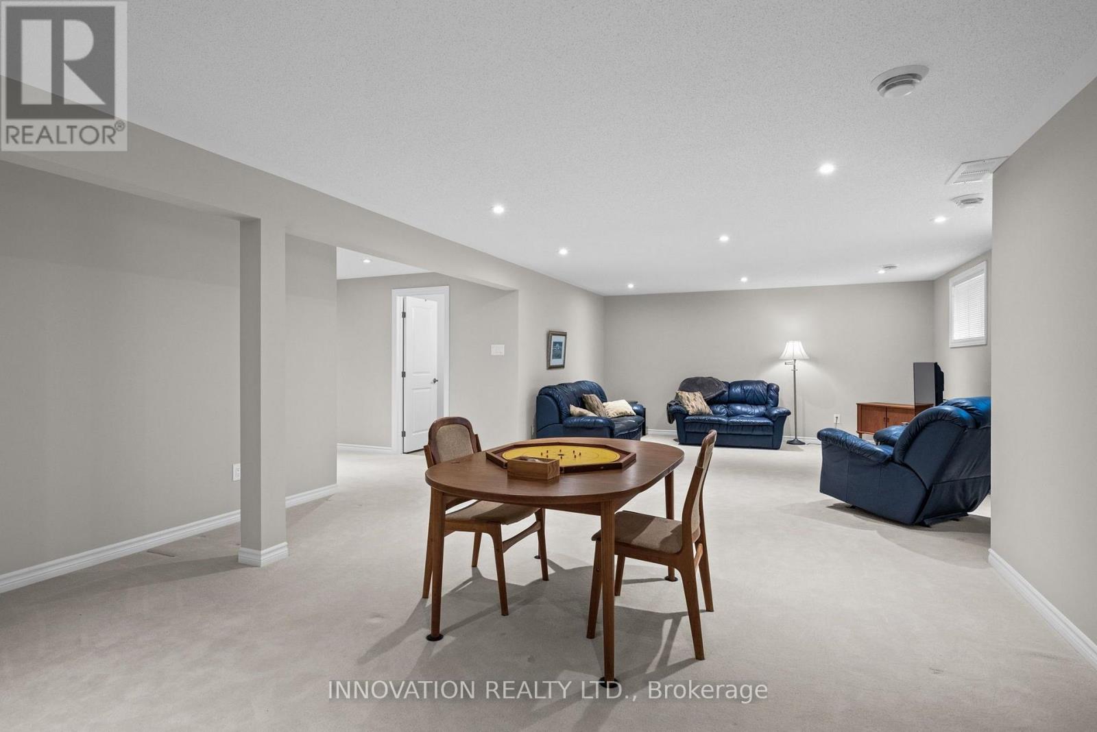 656 BRIDLEGLEN CRESCENT - 37