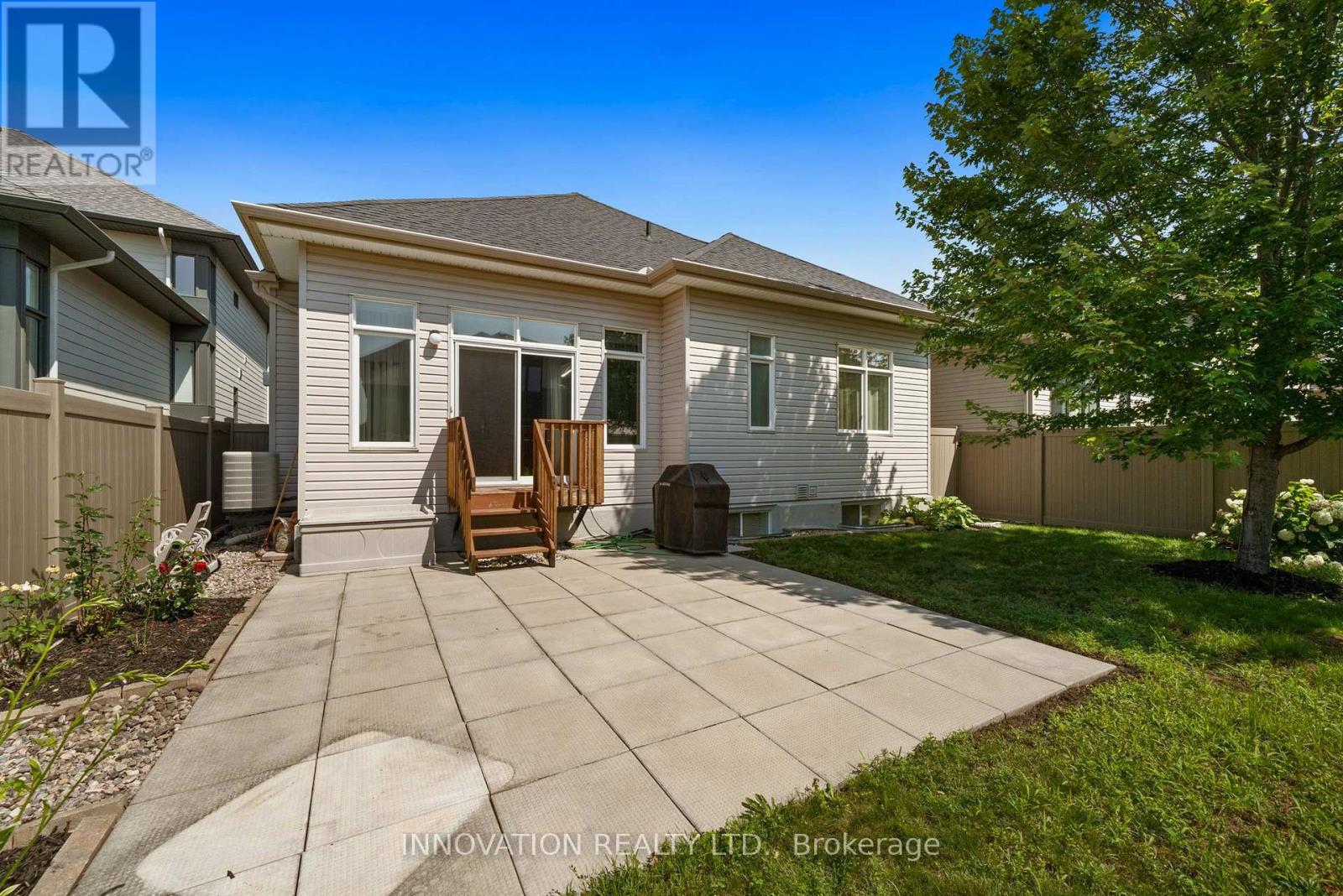 656 BRIDLEGLEN CRESCENT - 44