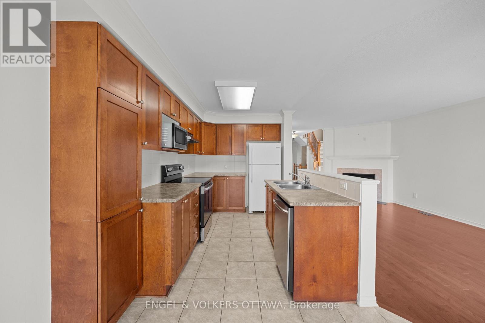 789 COBBLE HILL DRIVE - 17