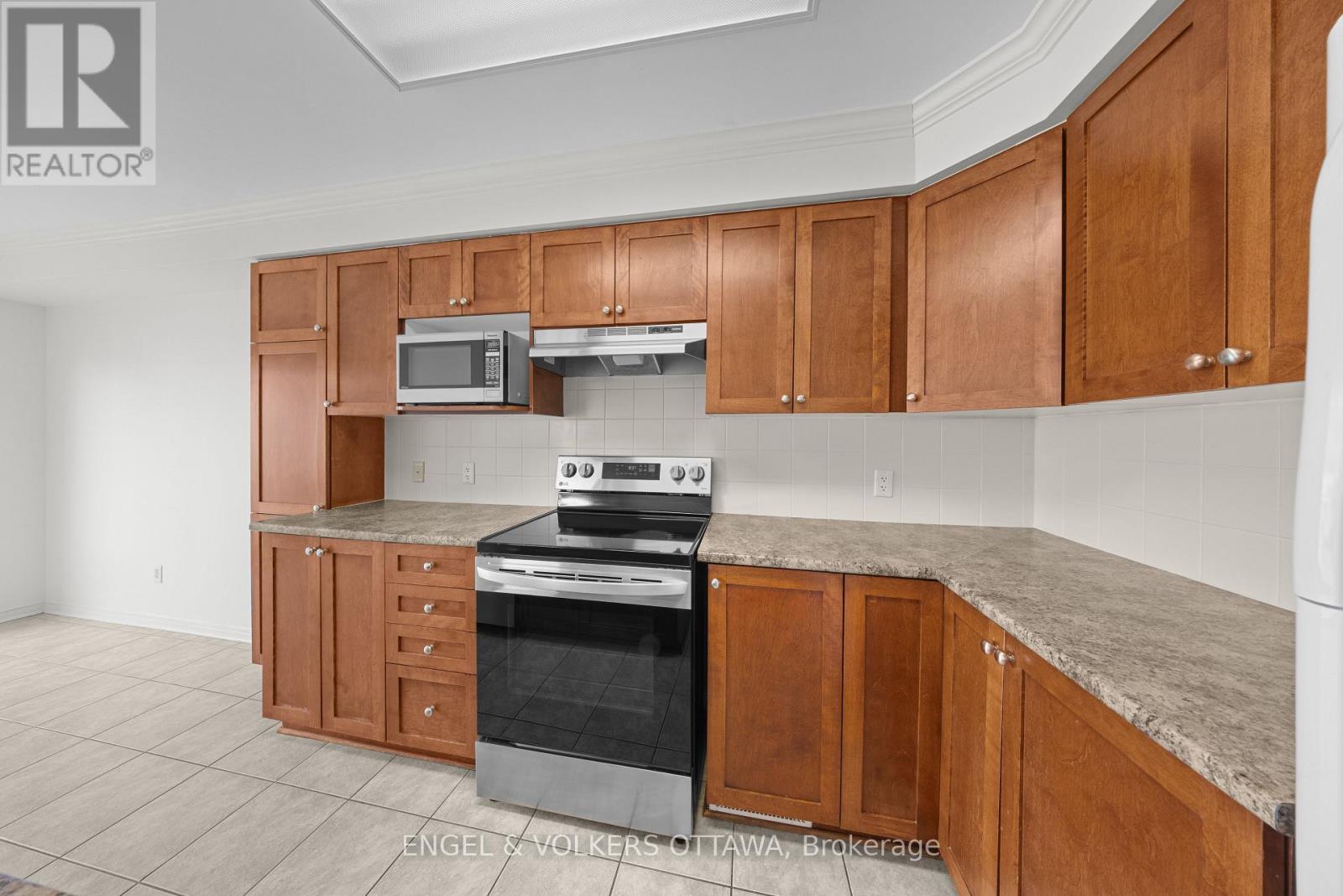 789 COBBLE HILL DRIVE - 19
