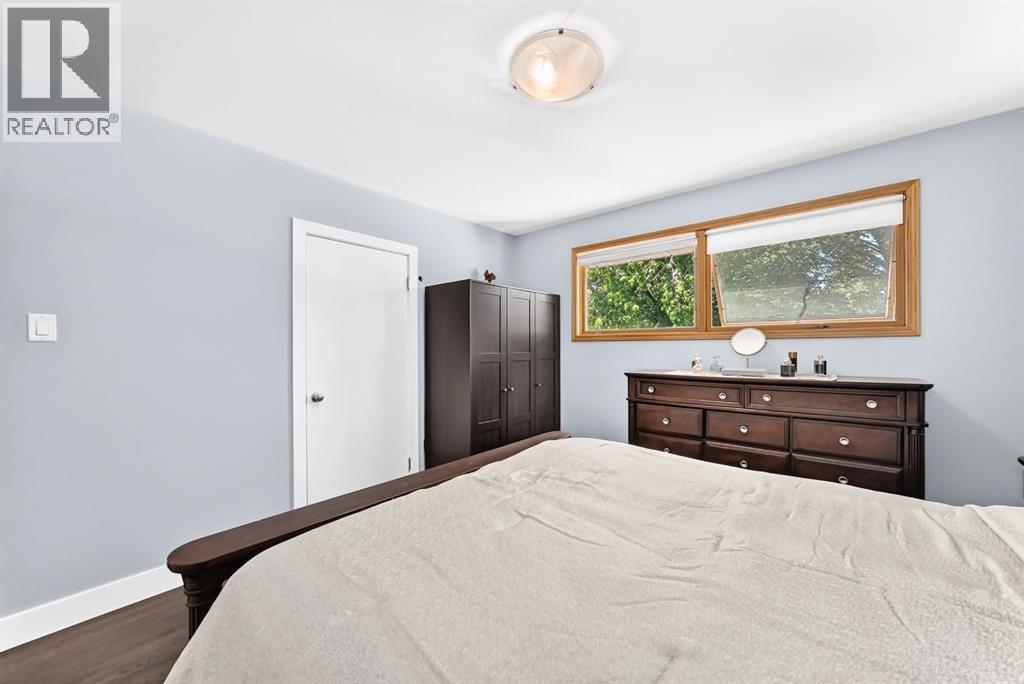 4803 5 Avenue SW — photo 16