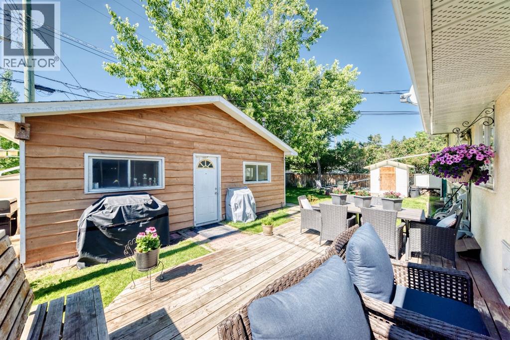 4803 5 Avenue SW — photo 31