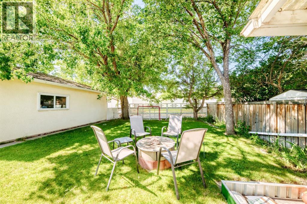 4803 5 Avenue SW — photo 35