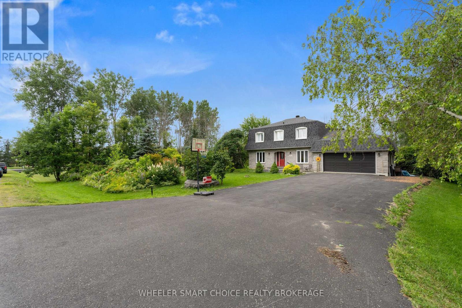 7 LOYALIST CRESCENT - 2
