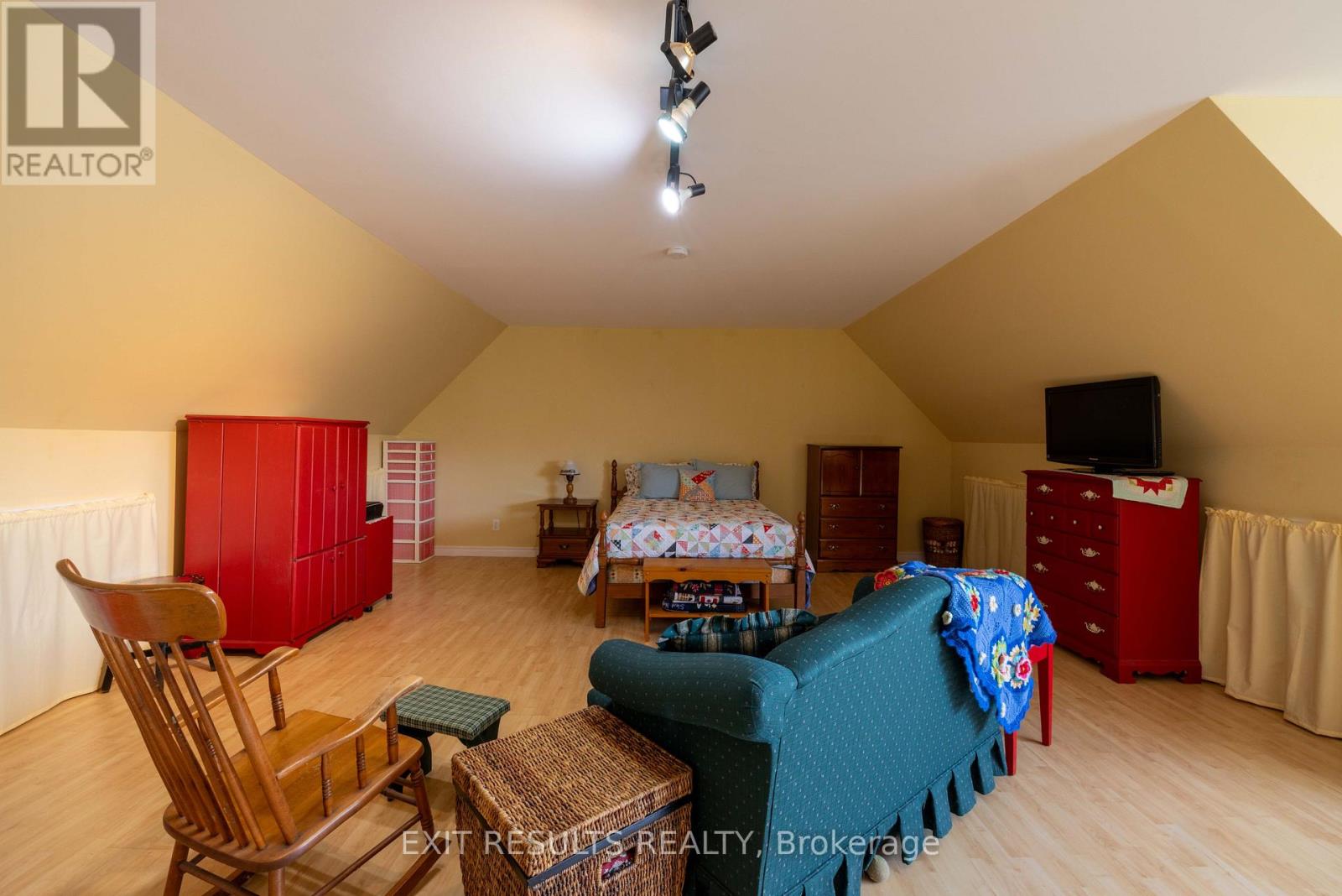 8 RAVARY STREET - 22