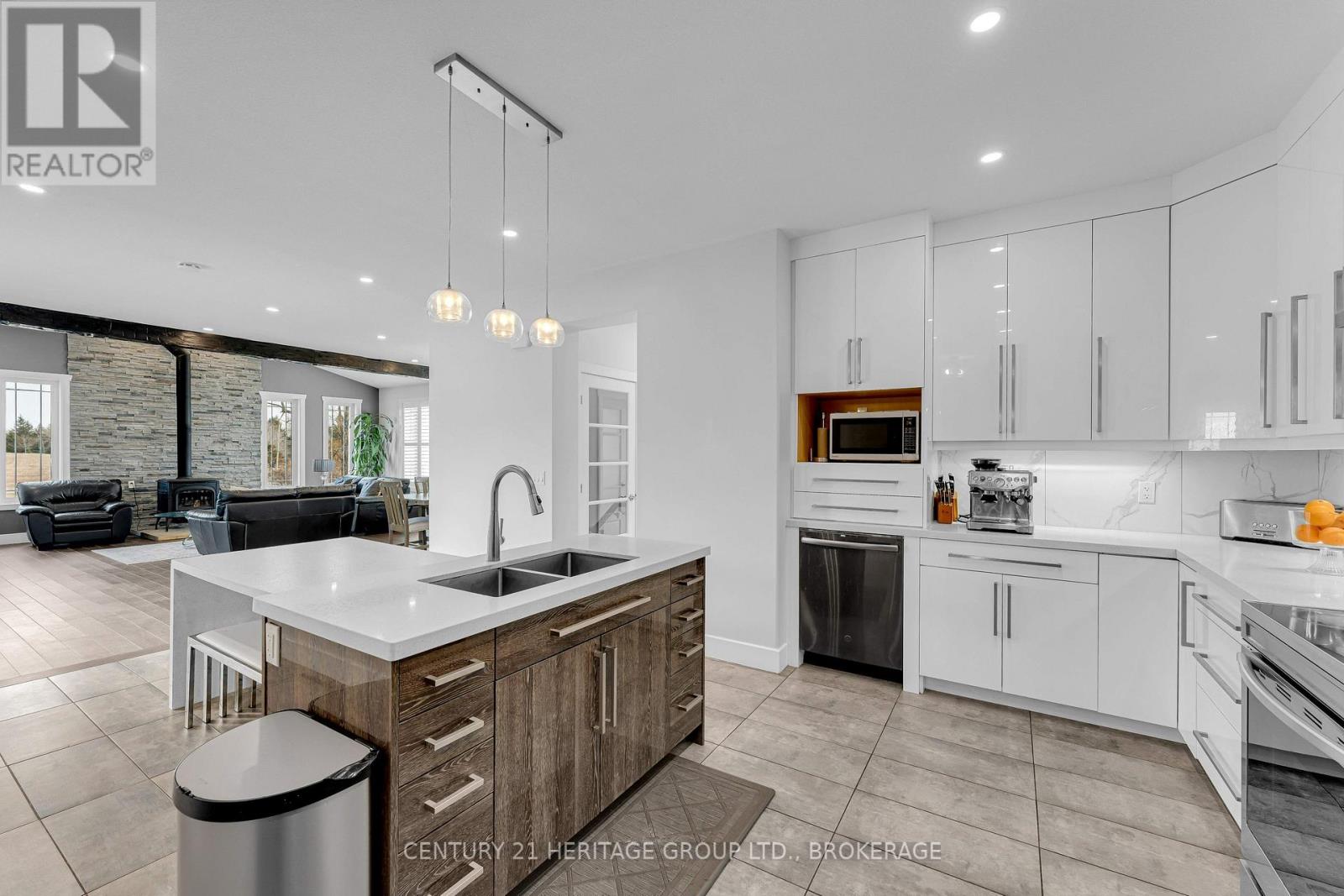 90 ARAGON ROAD - 18