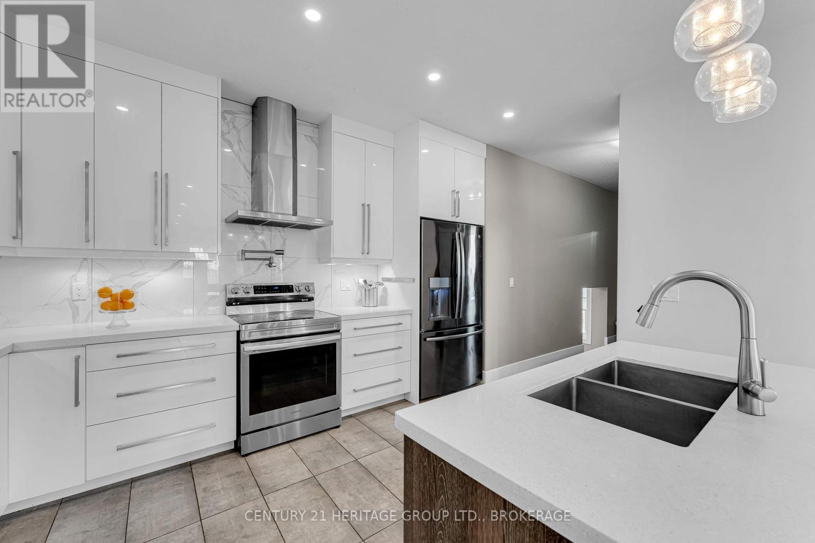 90 ARAGON ROAD - 20