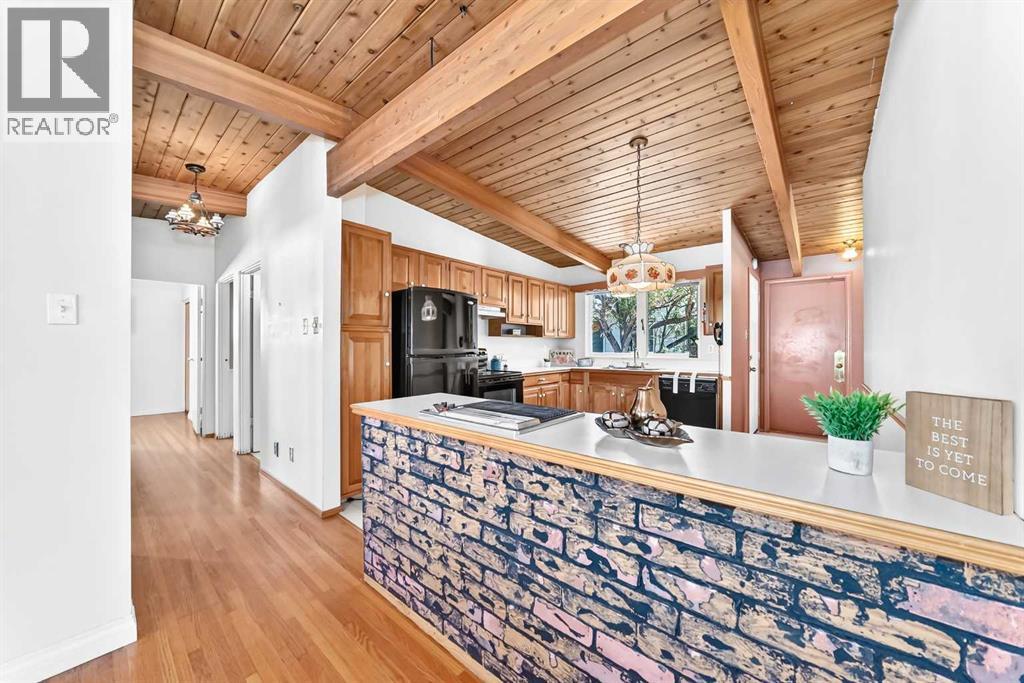1460 Northmount Drive NW - photo 3