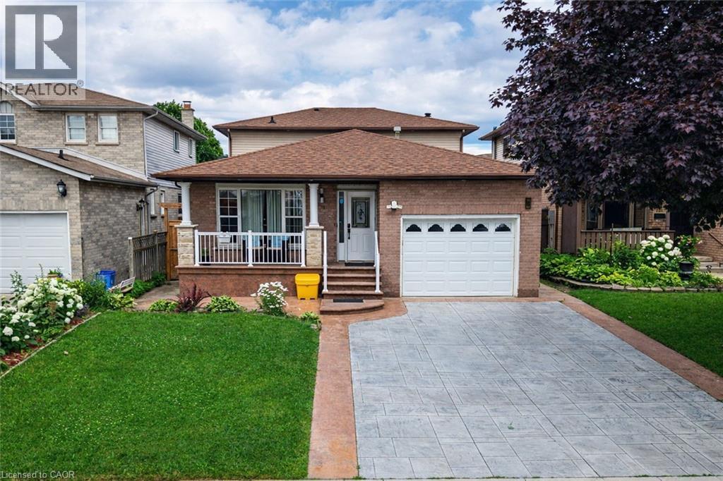 214 MERRILEE Crescent - 1