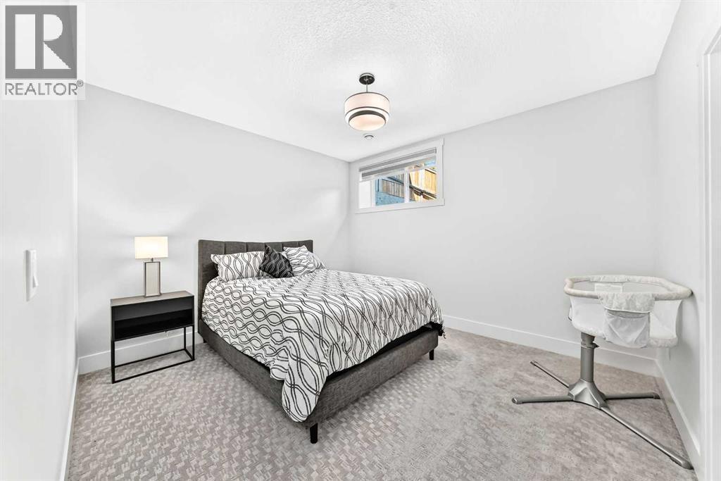218 26 Avenue NW - 41