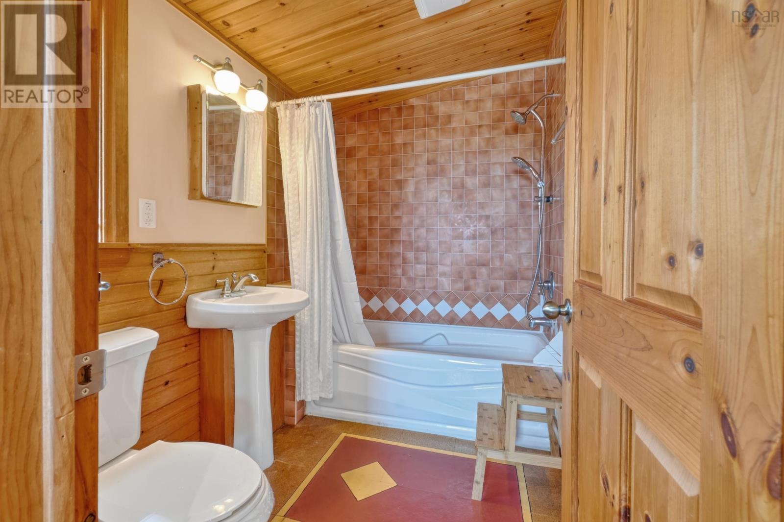 1 Bayberry Road - 33