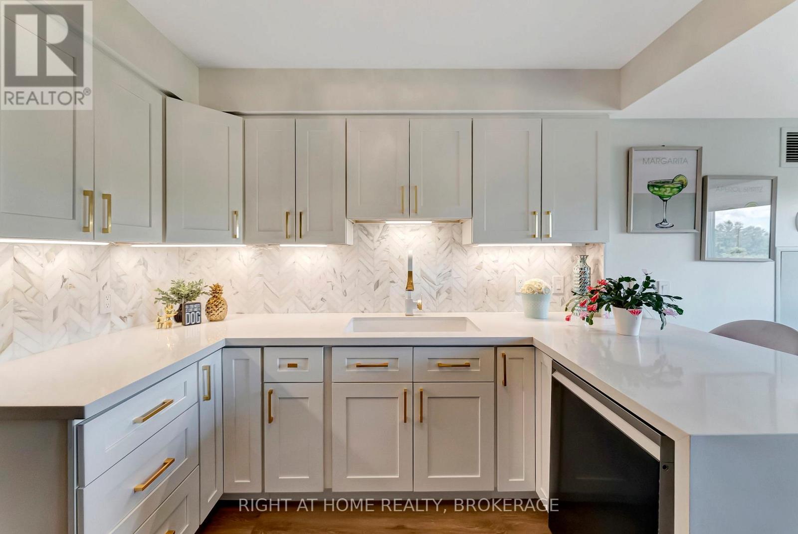 #802 2190 LAKESHORE ROAD - Image 8