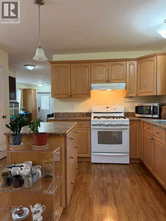906 3 Avenue — photo 16