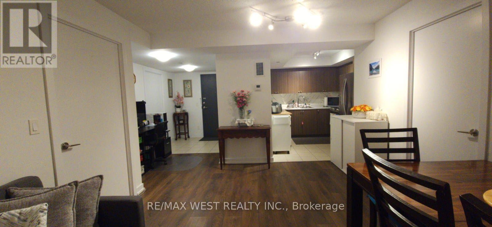 #426 8 TRENT AVENUE - 10