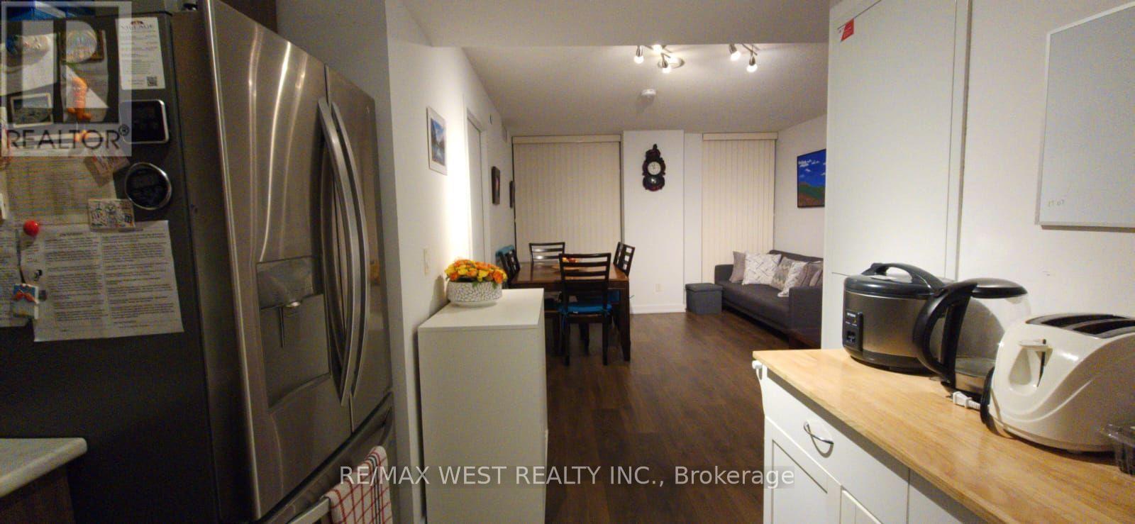 #426 8 TRENT AVENUE - 11