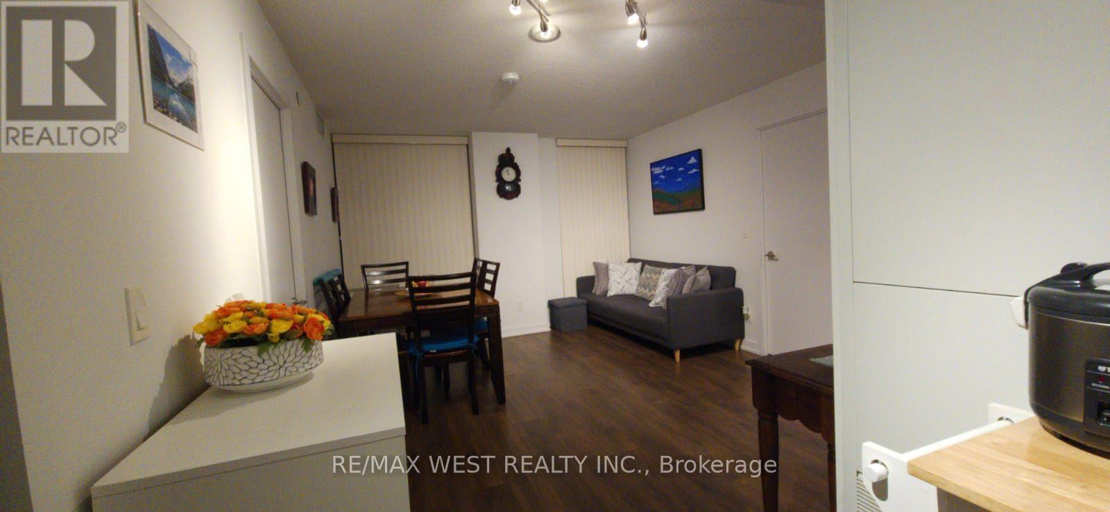 #426 8 TRENT AVENUE - 14