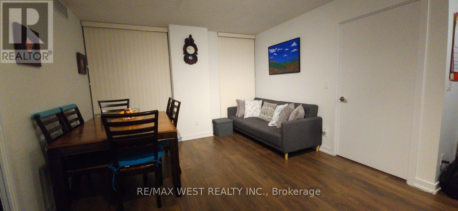 #426 8 TRENT AVENUE - 13