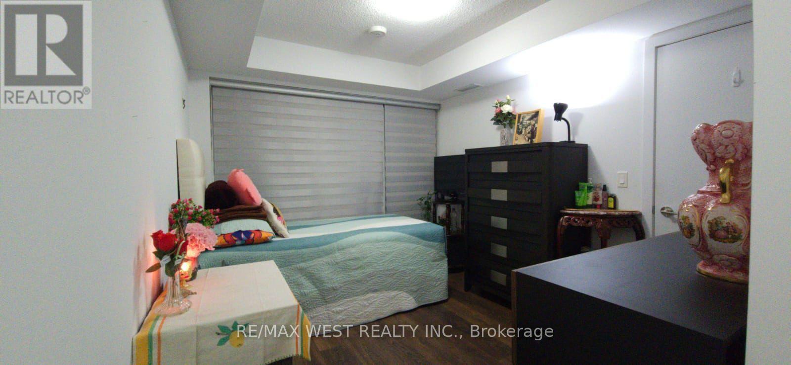 #426 8 TRENT AVENUE - 19