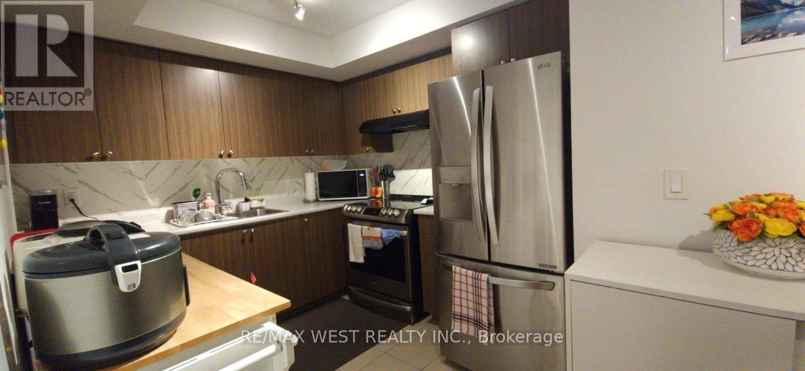 #426 8 TRENT AVENUE - 16