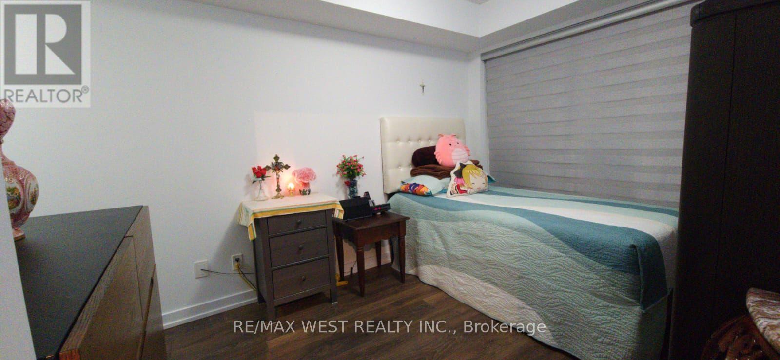 #426 8 TRENT AVENUE - 17
