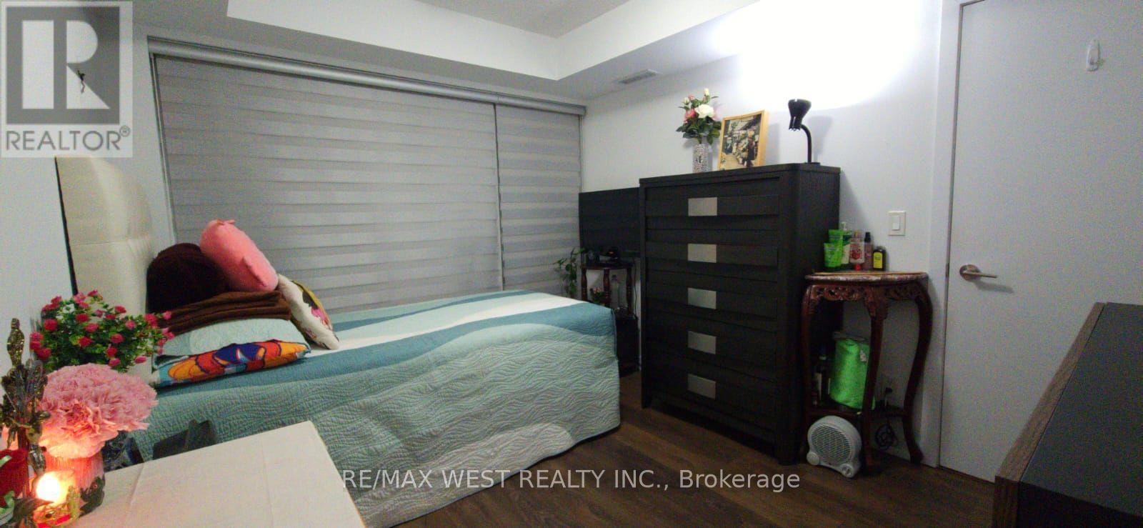 #426 8 TRENT AVENUE - 20