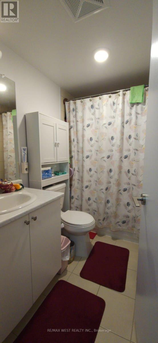#426 8 TRENT AVENUE - 23