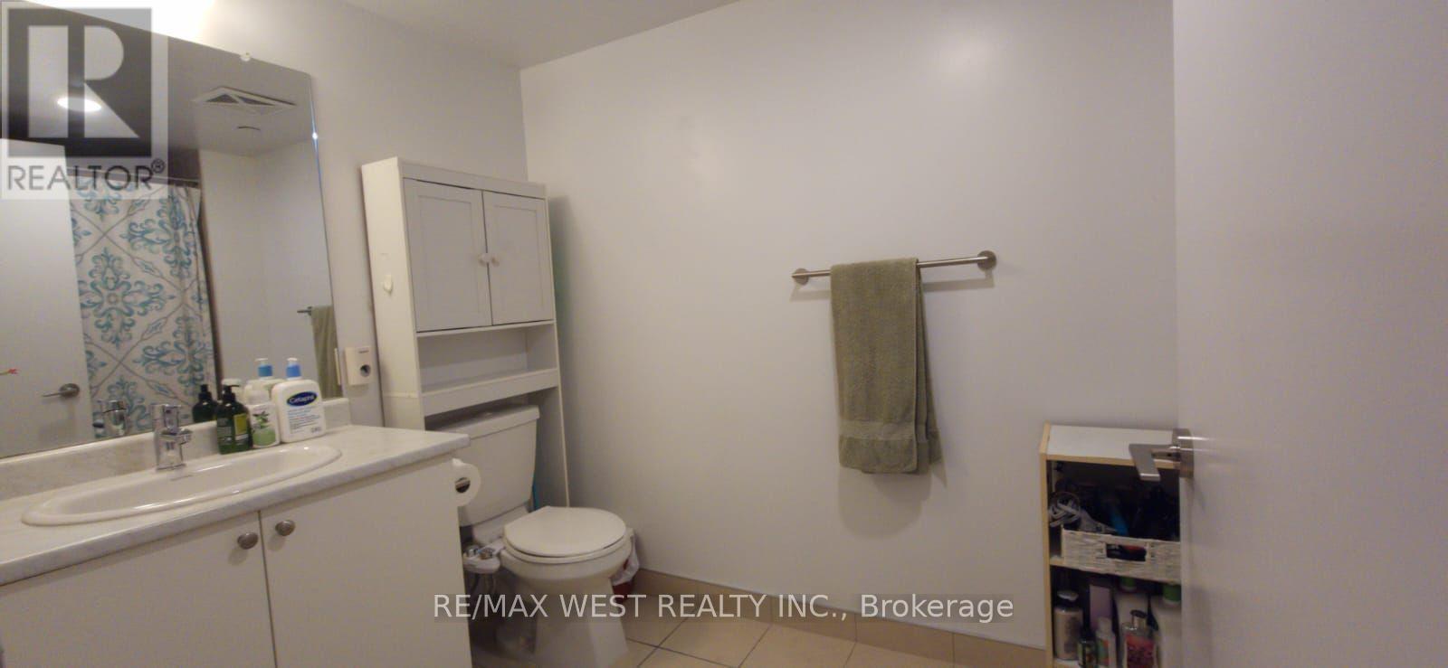 #426 8 TRENT AVENUE - 26